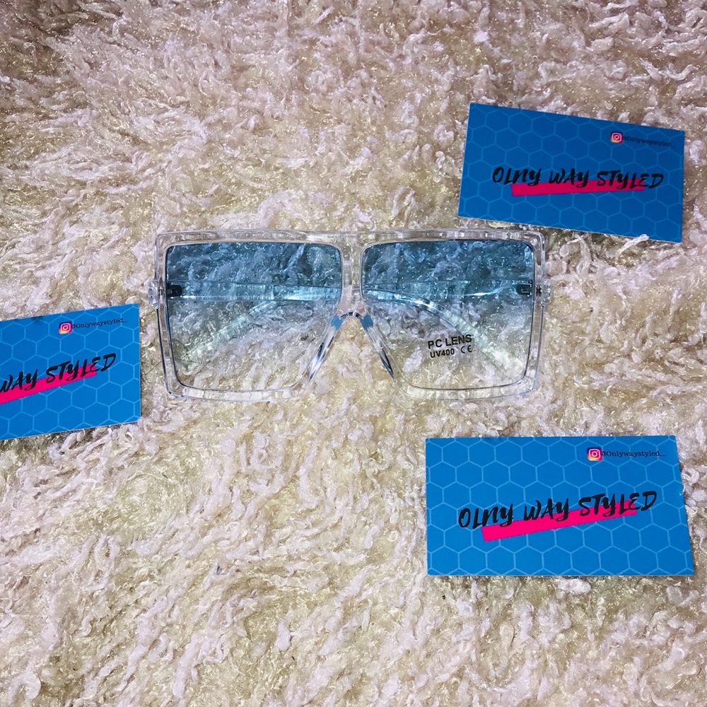 BLUE TRANSPARENT SUNGLASSES